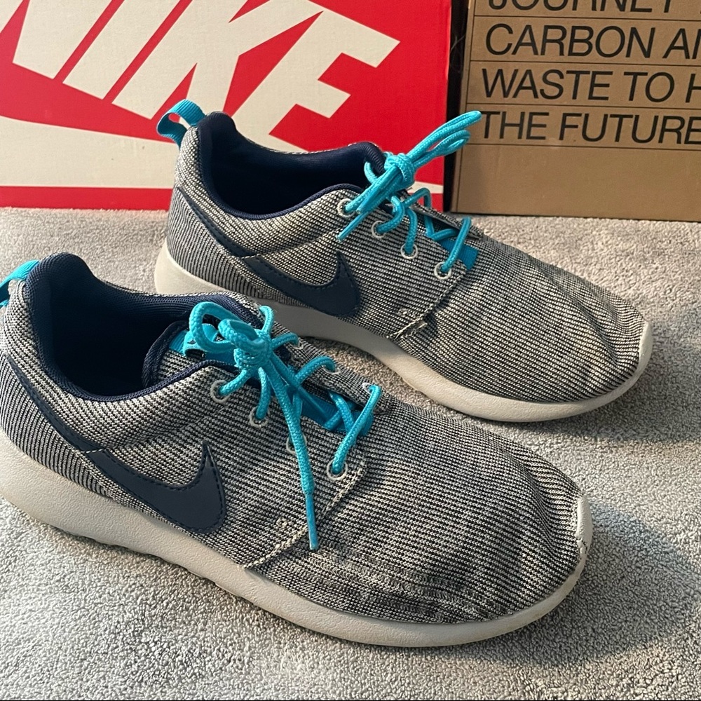 Nike Roshe Run :: Women’s Size 8 (Youth 6.5) :: Charcoal/Grey/Blue